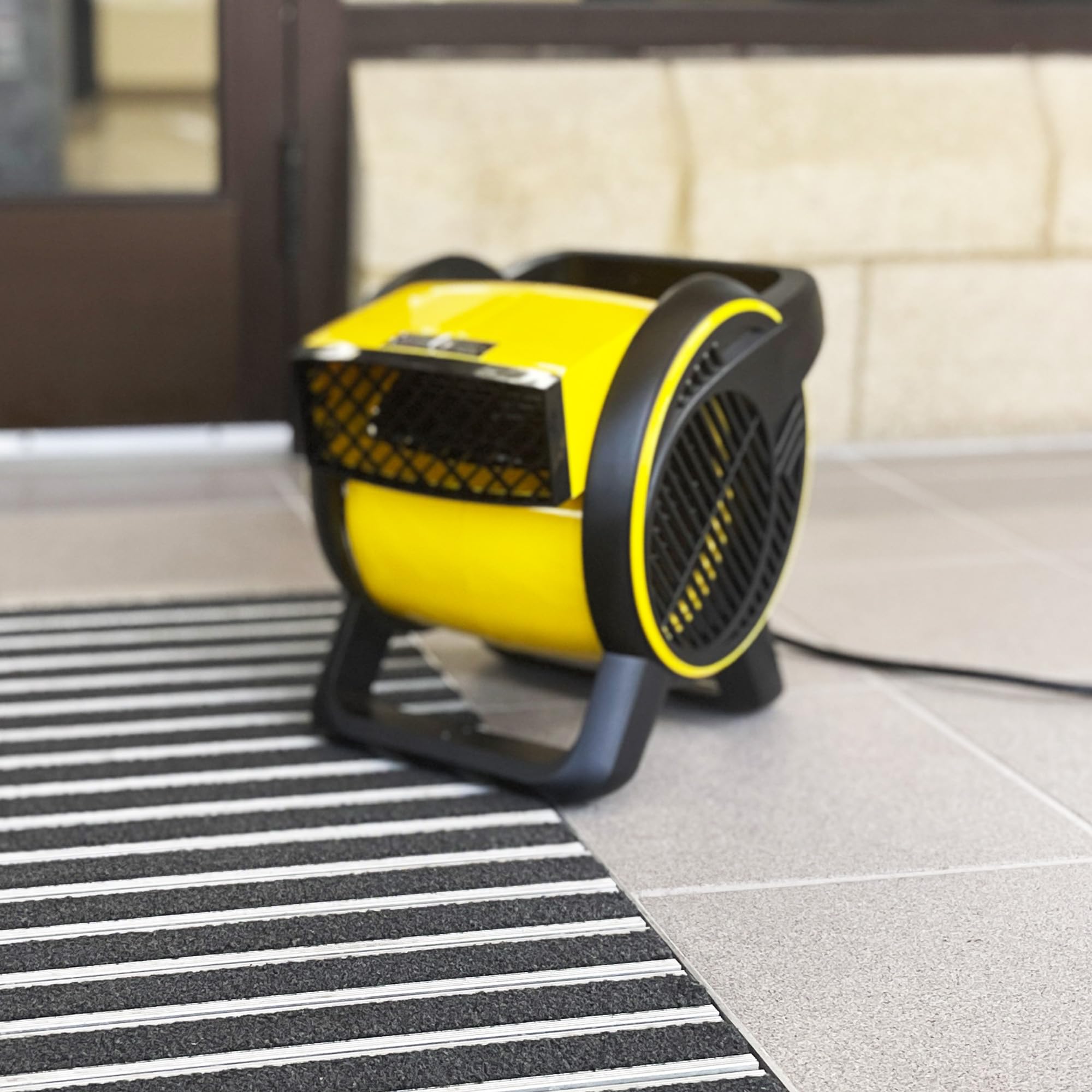 Master Heavy Duty Utility Blower, 3 Speed Portable Floor Fan with Outlet & Pivoting Head for Home & Garage Cooling, Drying and Air Circulation - Image 6