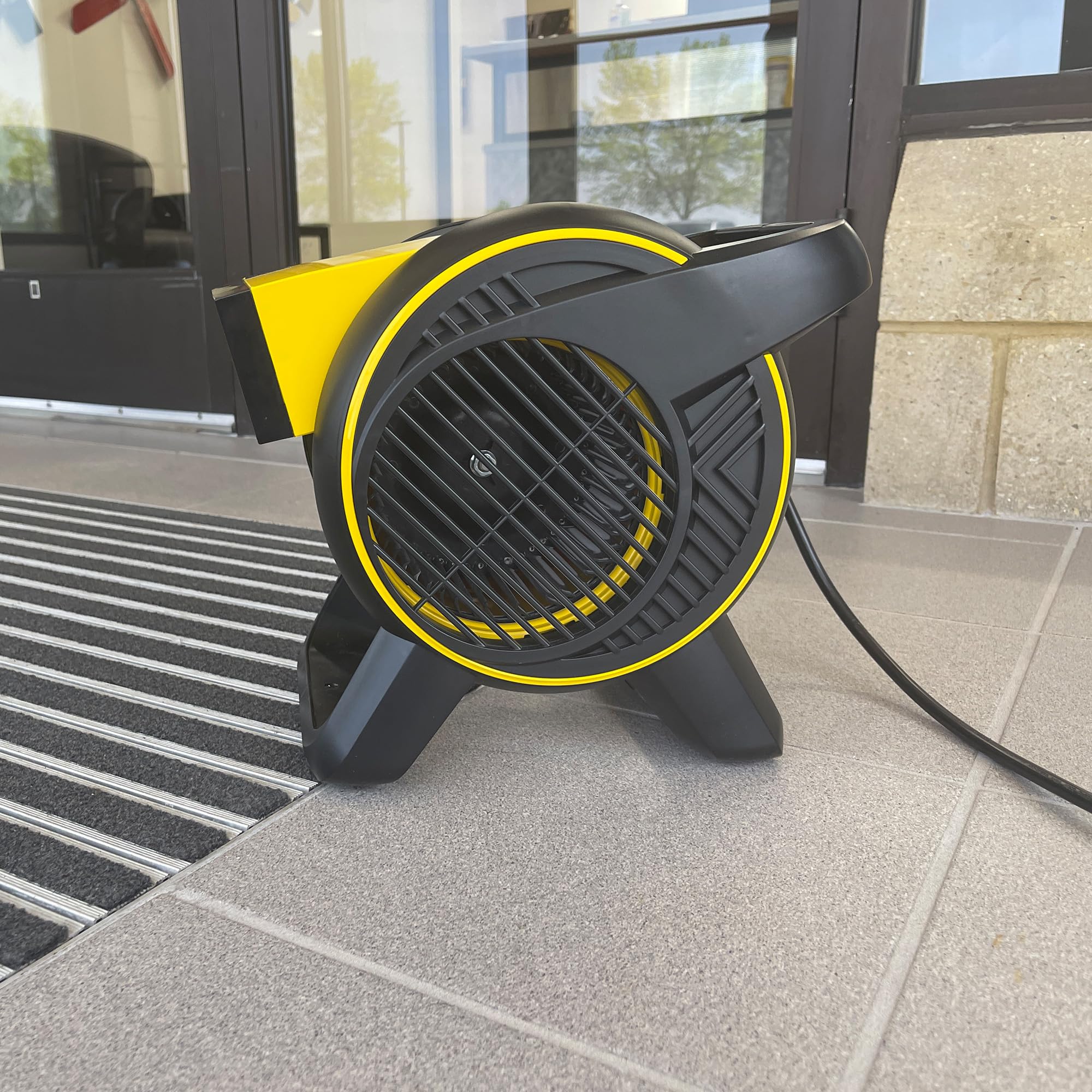 Master Heavy Duty Utility Blower, 3 Speed Portable Floor Fan with Outlet & Pivoting Head for Home & Garage Cooling, Drying and Air Circulation - Image 7